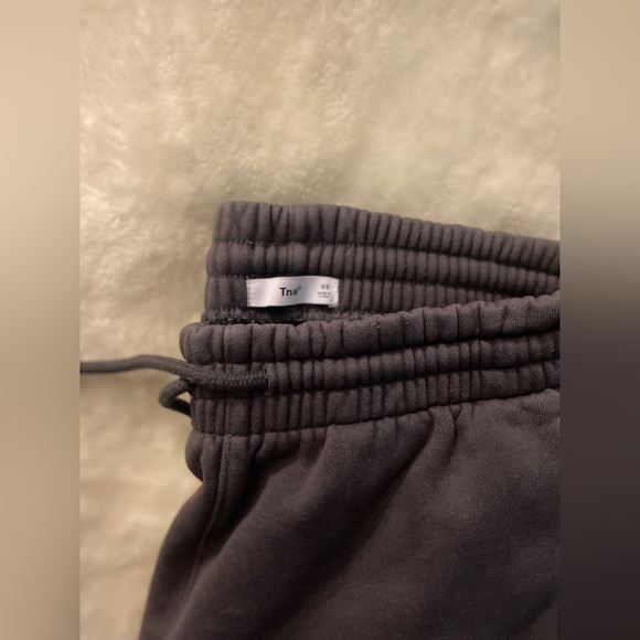 Aritzia TNA Perfect sweat pants - size XS - dark grey - Picture 2 of 4